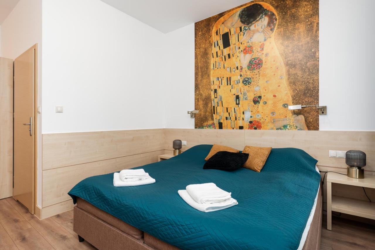 Matejki- Brokatowy Apartment